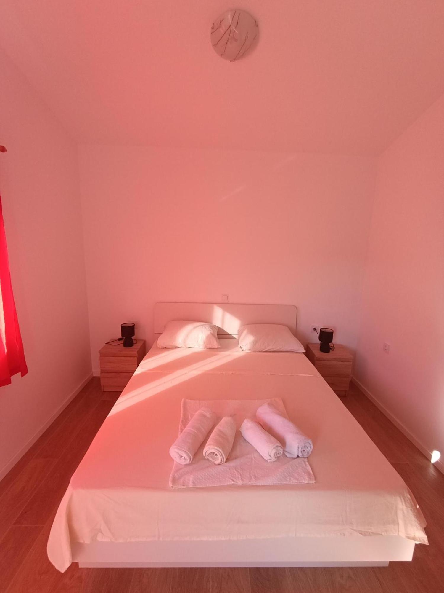 Apartmani Peko Pag Town Eksteriør bilde