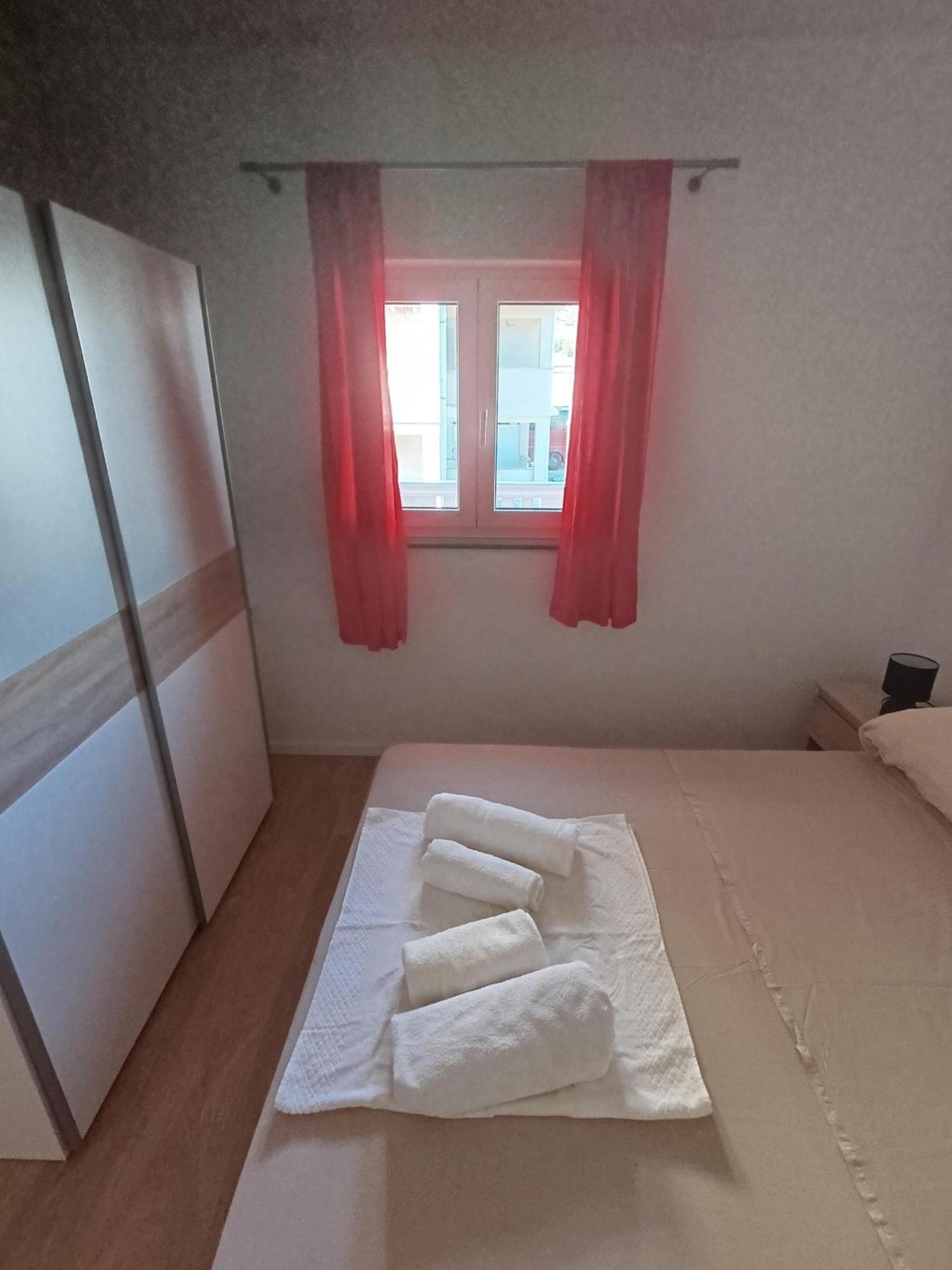Apartmani Peko Pag Town Eksteriør bilde