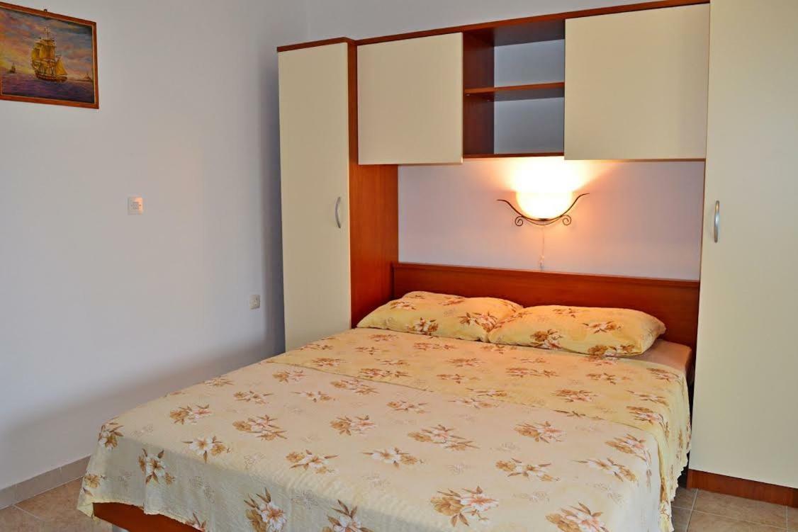 Apartmani Peko Pag Town Eksteriør bilde